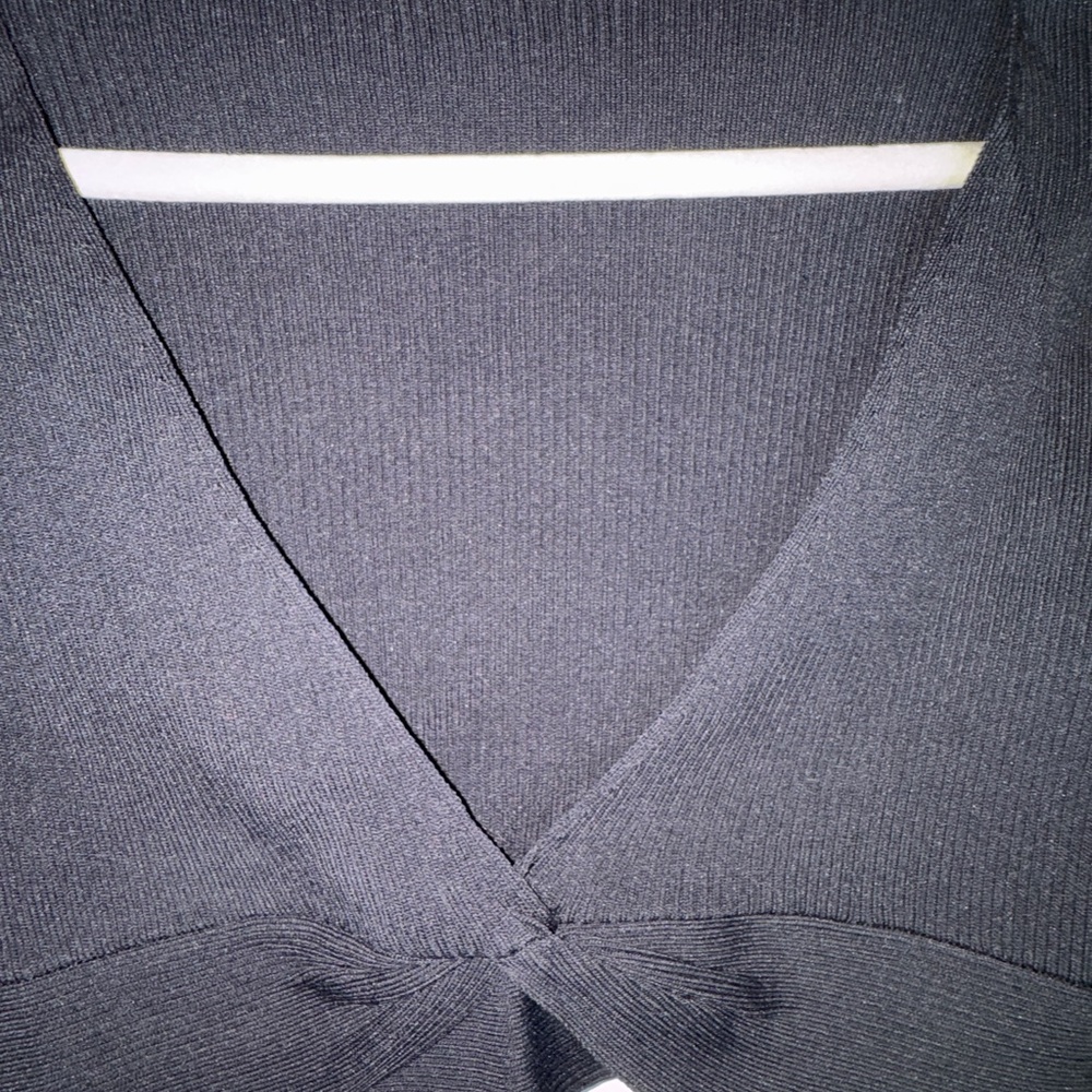 Meshki Black V-Neck Long Sleeve Top - Picture 2 of 5